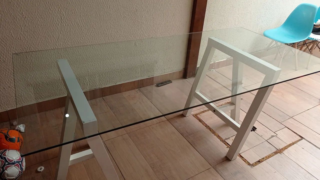 Mesa de vidro com 6 cadeiras azuis - Foto 4