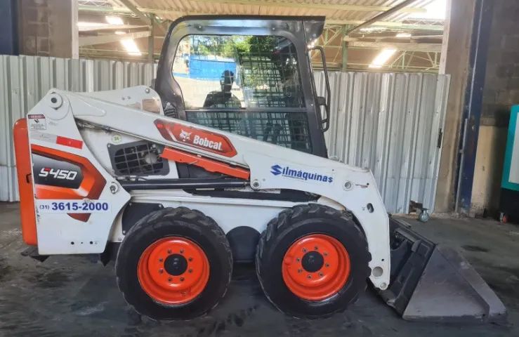 Minicarregadeira Bobcat S450 Ano 2024 Com 619.9h Com Ar Cond