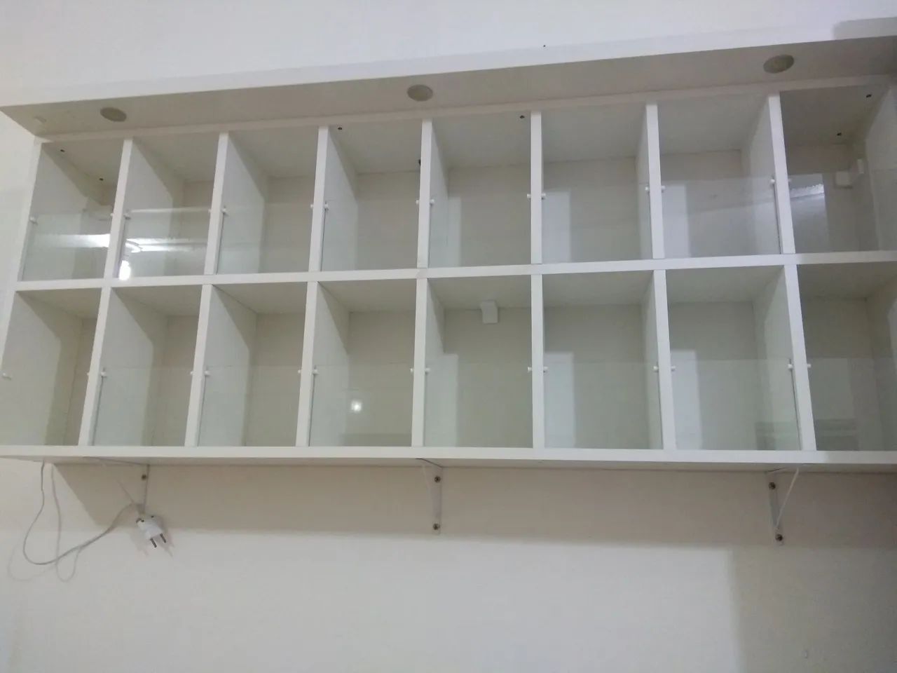 Armário aéreo expositor de pequenos itens com led( semi novo) - Foto 2