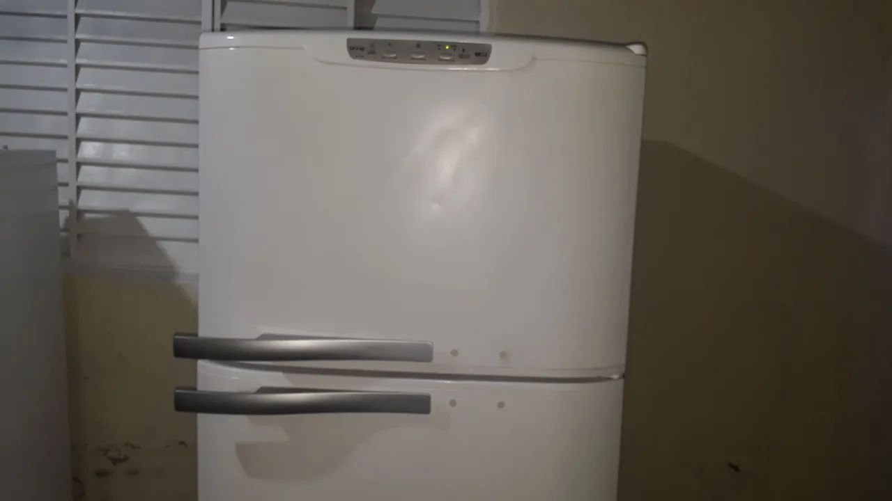 Geladeira Electrolux  frost free 110v.352L. Lunda e perfeita.  - Foto 3