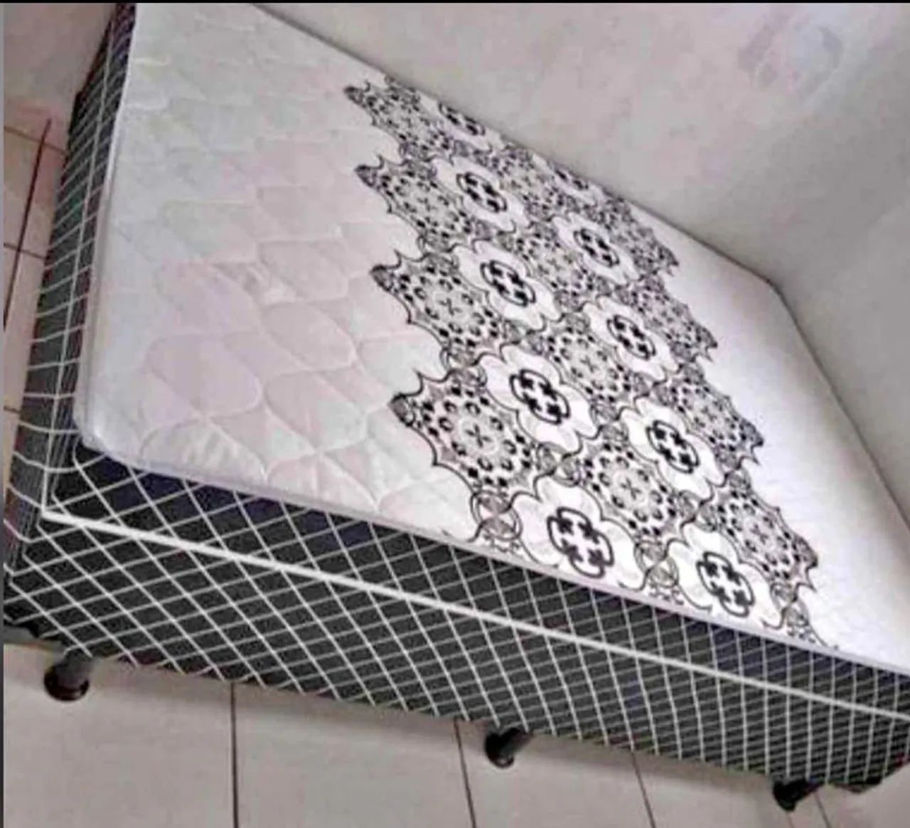 Cama Box Casal com Detalhes em Renda