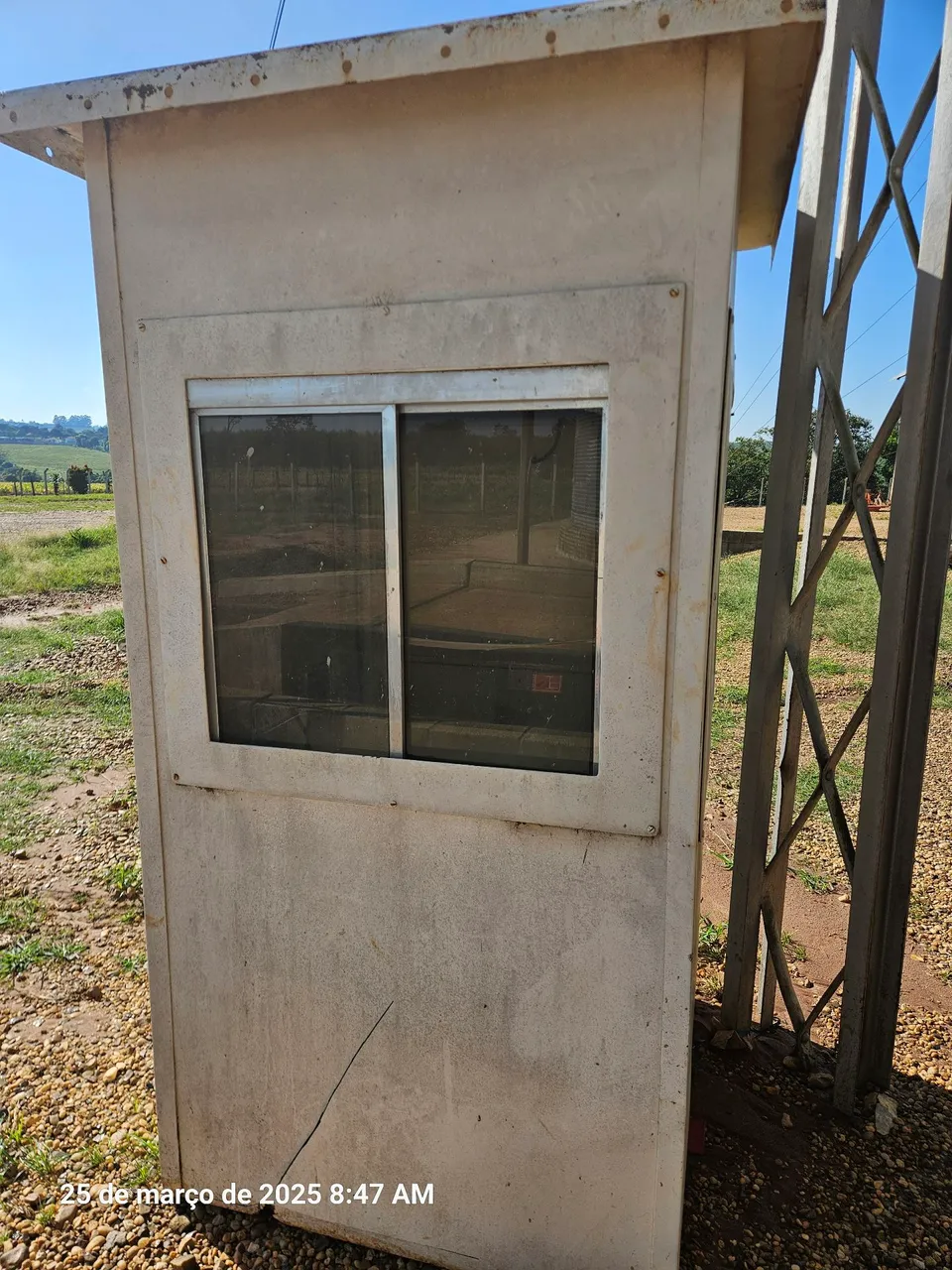 Gurita , guarda com vidro na frente e chave na porta