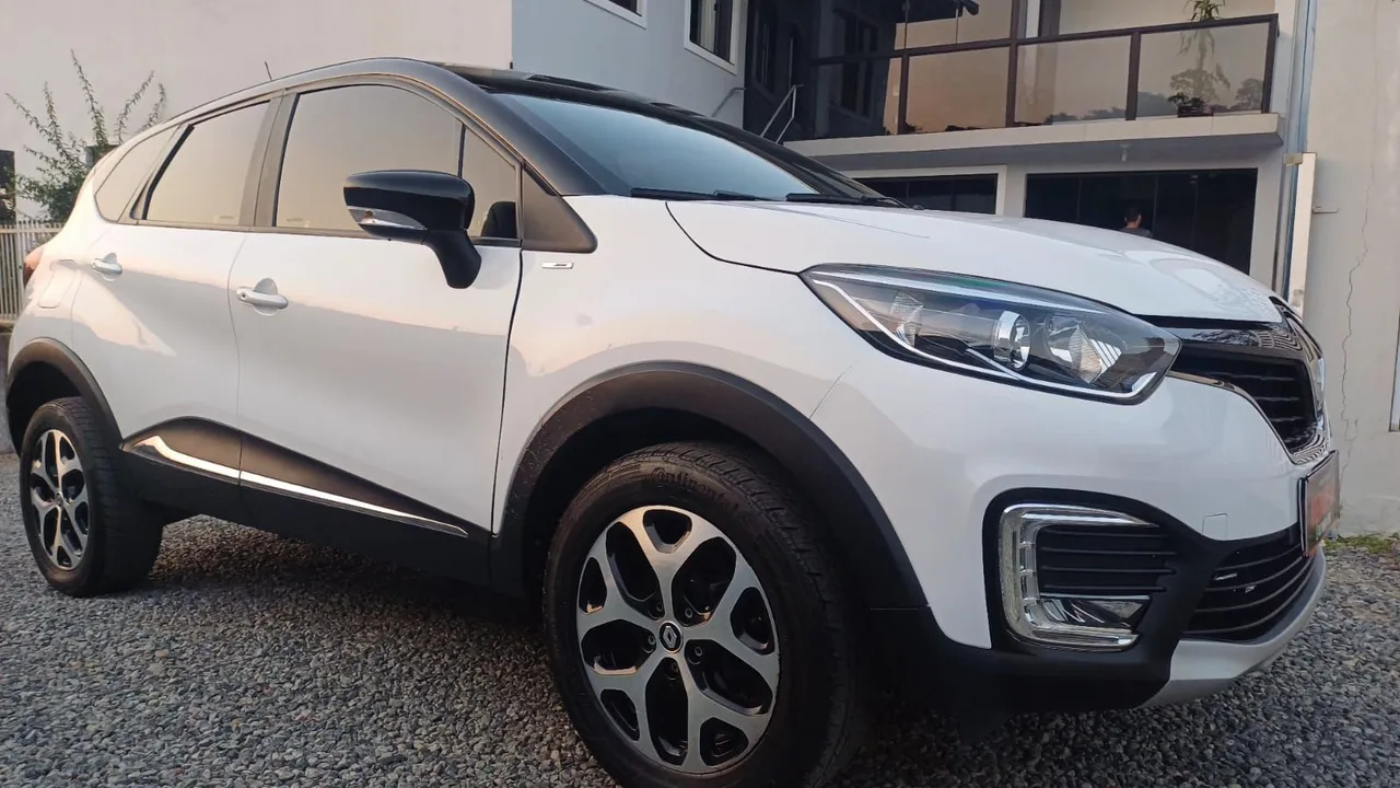 Captur Bose 1.6 automático