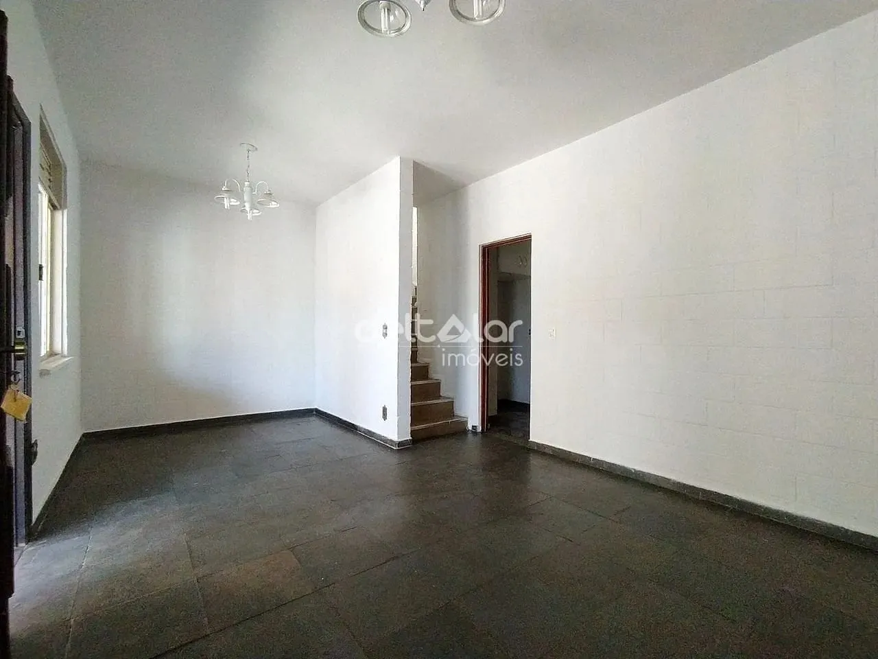 Casa para locação com 3 quartos, sendo 2 banheiros e duas vagas, Santa Mônica, Belo Horizo