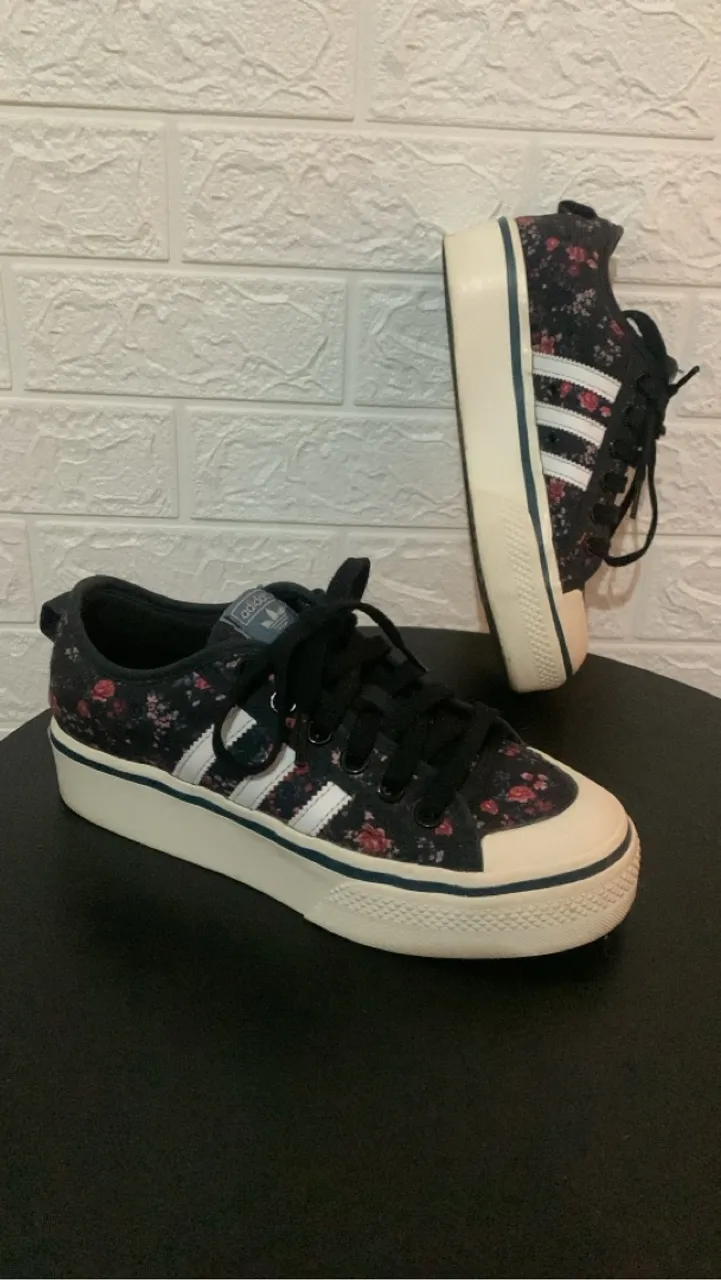 tênis adidas