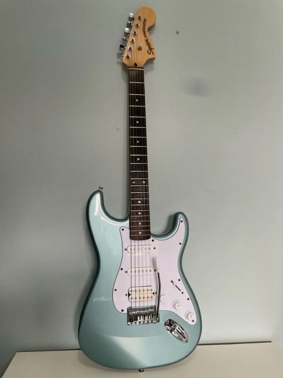 Guitarra Squier by Fender Affijity Series - Stratocaster HSS - Com Bag/Capa