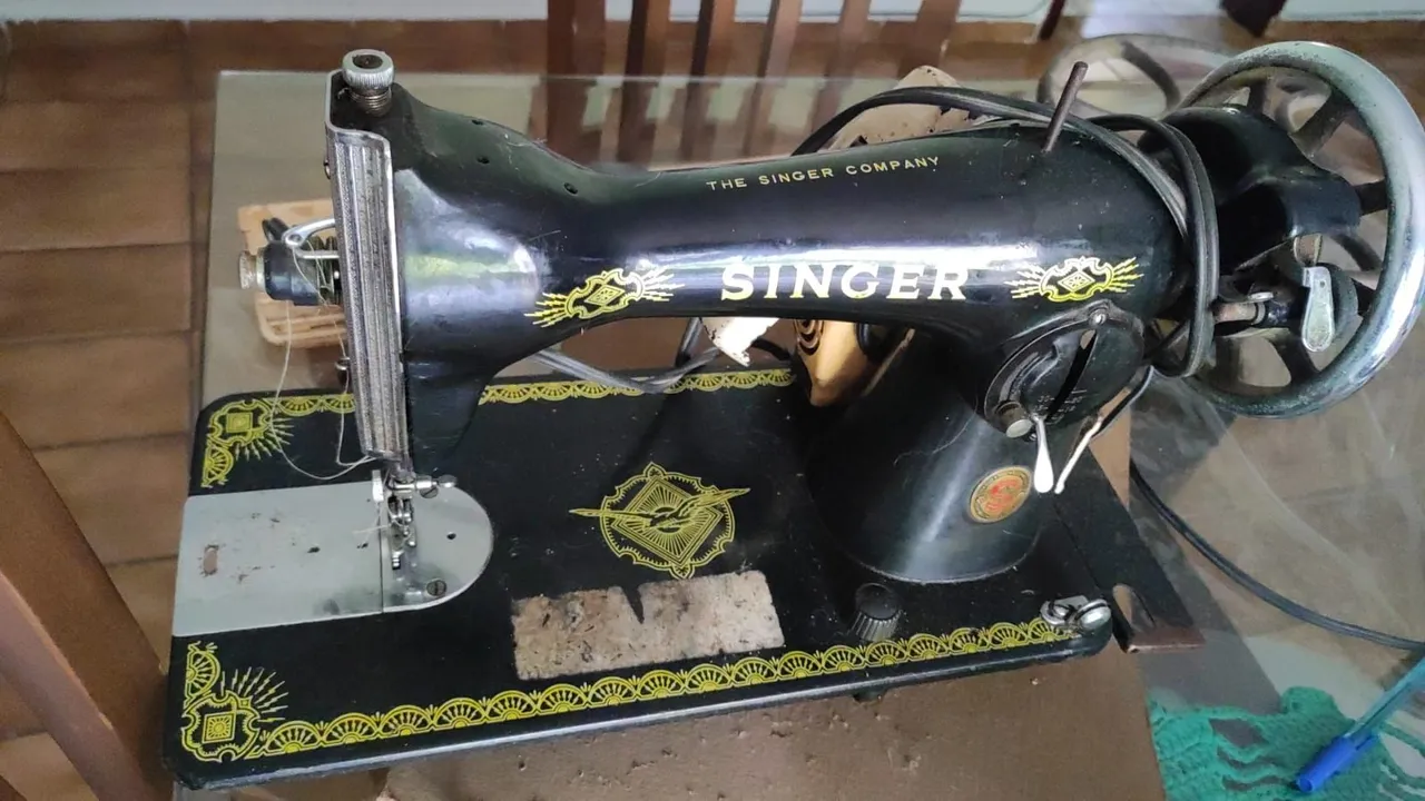Máquina de Costura Singer Antiga