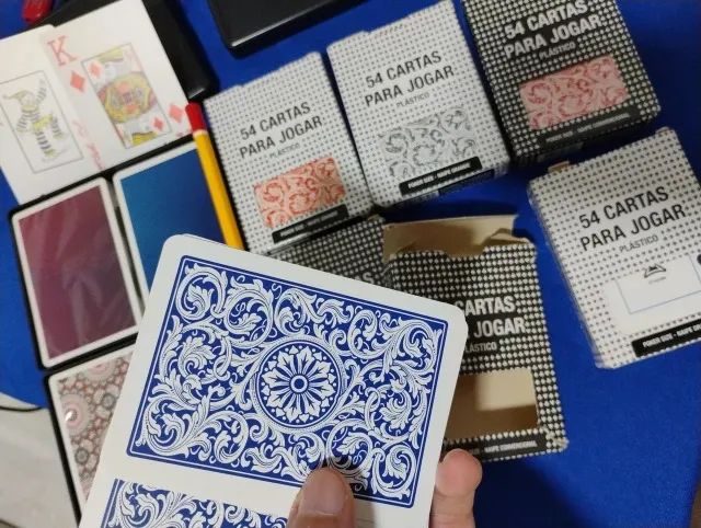 Kit de baralhos em plástico: Copag e diversos - Foto 5