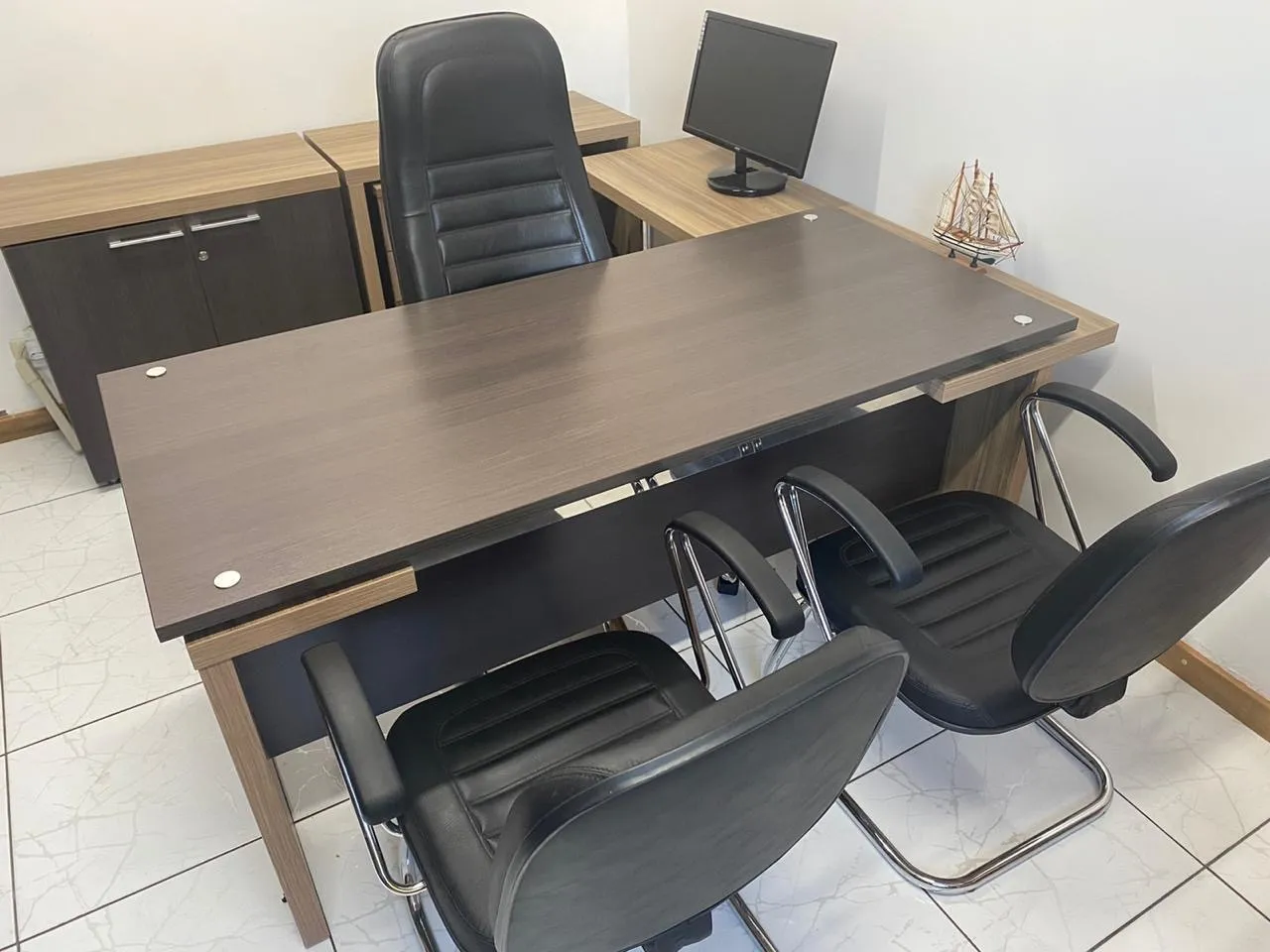 Escrivaninha Executiva com Design Moderno