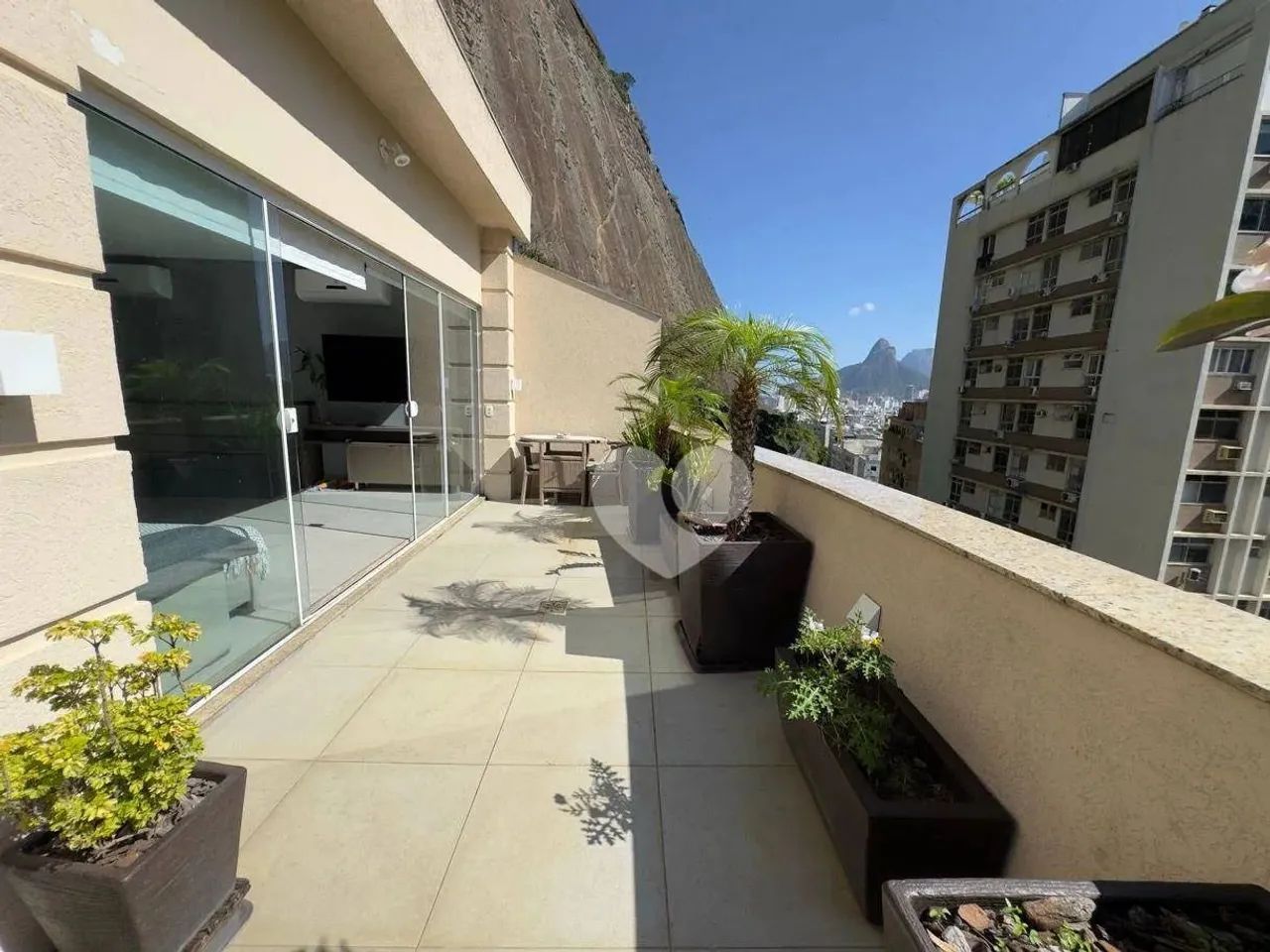 Prédio com piscina e academia! Cobertura com terraço amplo, 2 quartos (suíte), dependência - Foto 5