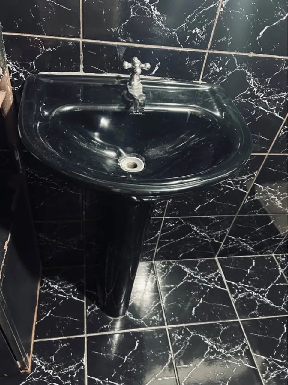 Pia de Banheiro com torneira. 