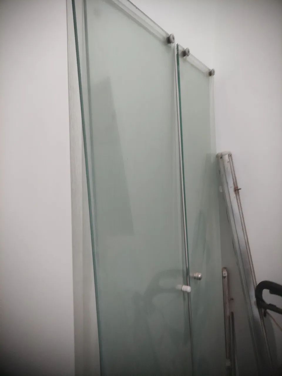 Vendo dois box  para banheiro 