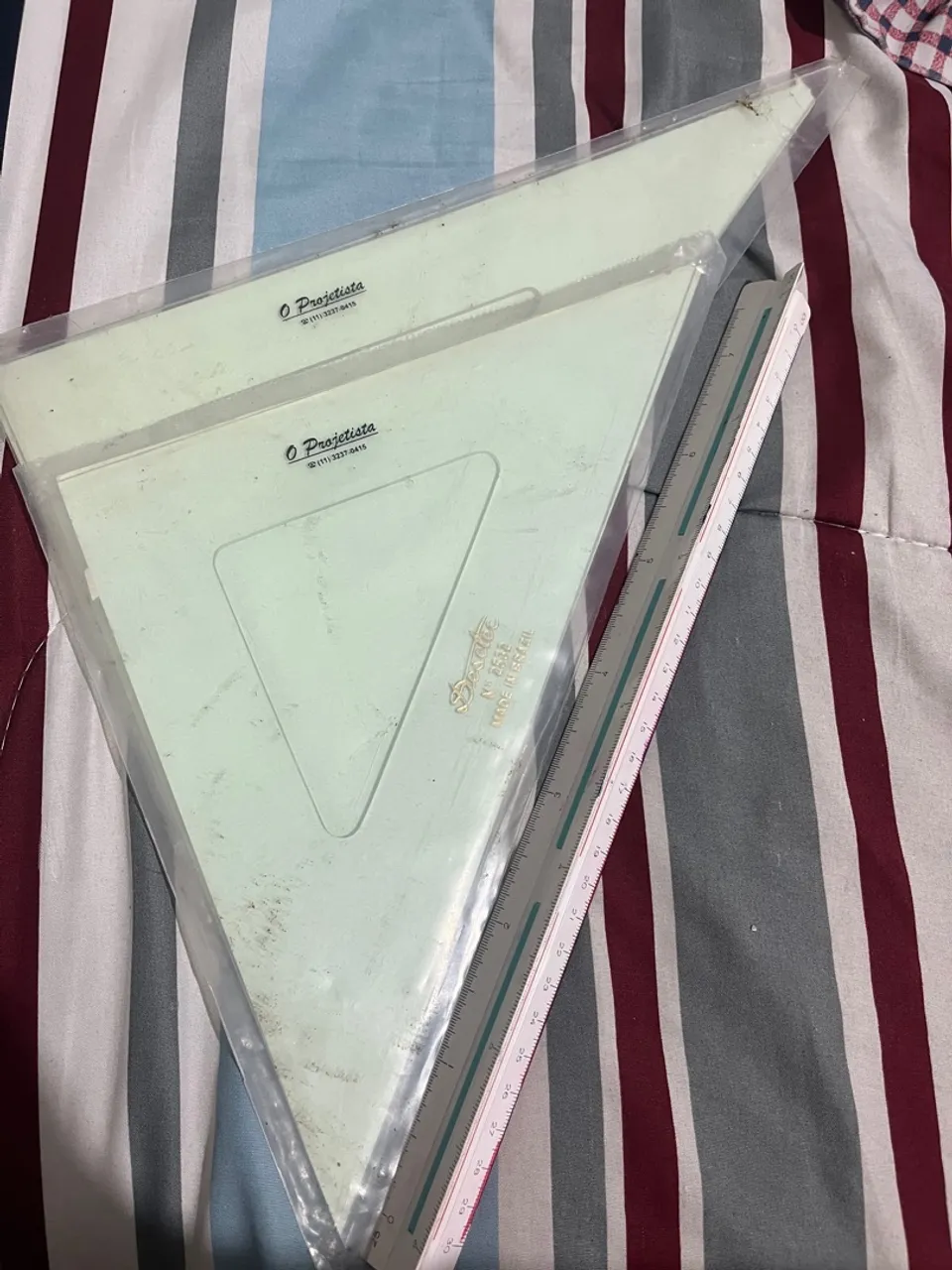 Conjunto de esquadros para desenho técnico