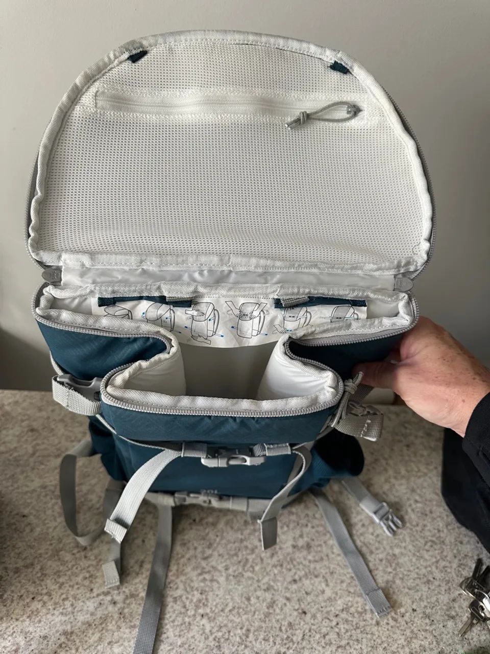 Mochila Térmica Compacta 20 Litros Azul Quechua - Foto 4