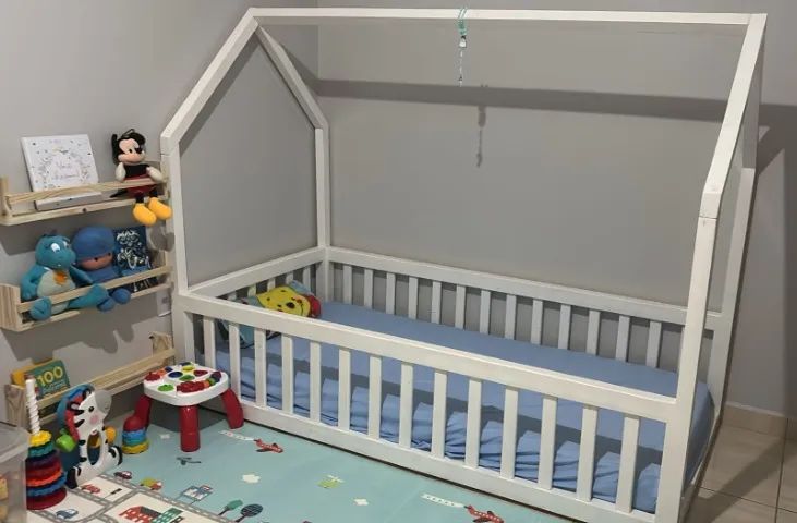 Cama-casinha solteiro montessoriana em pinus branca