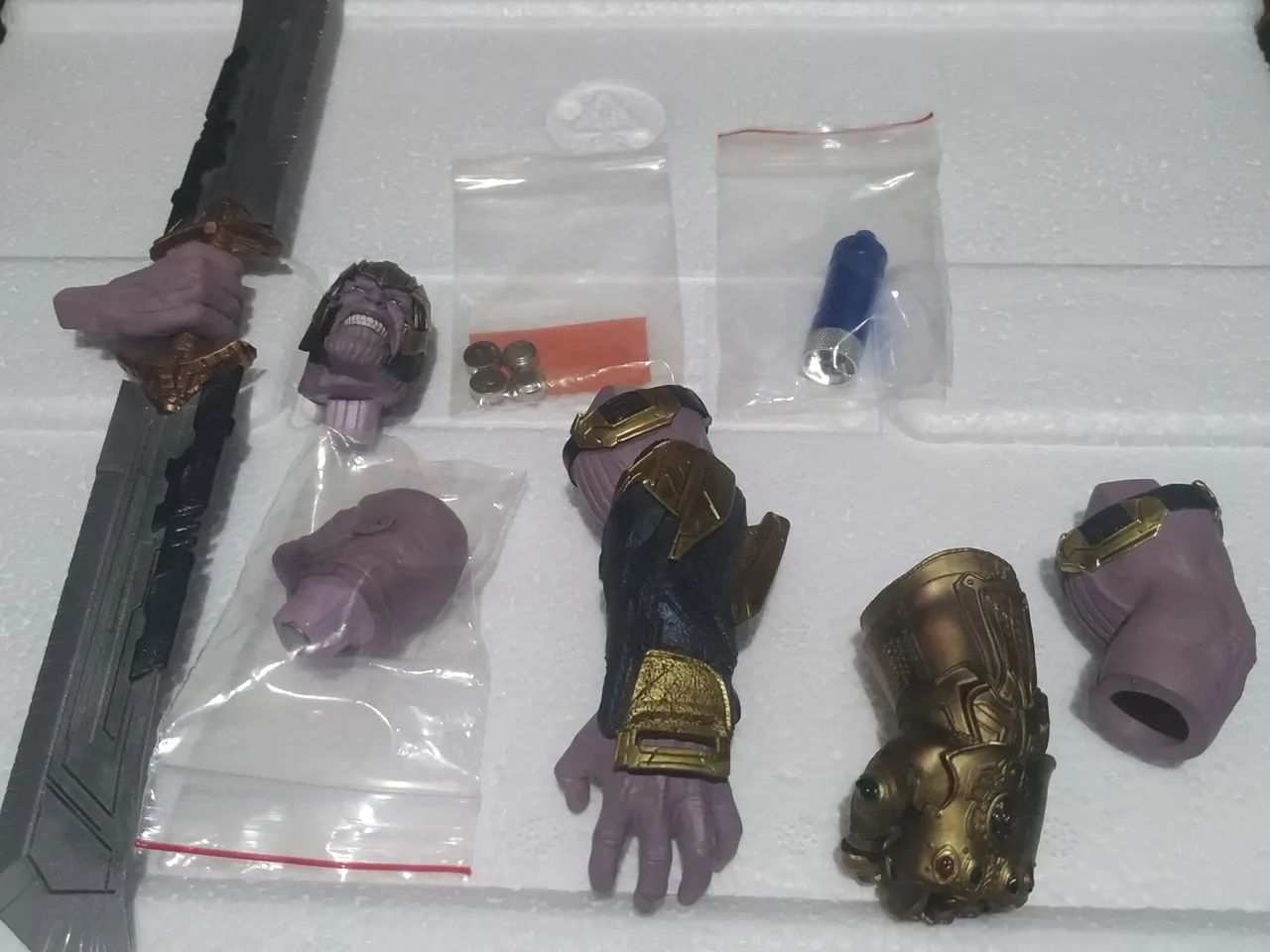  Thanos de luxe ( versão exclusiva) Iron studios 1/10  - Foto 3