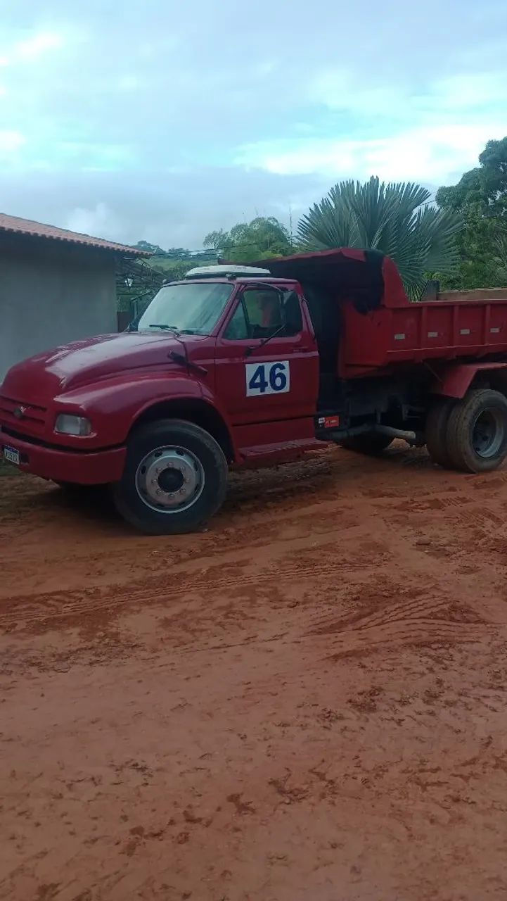 Caminhão para obras venda de areia pedra escória terra tudo no melhor preço da região 