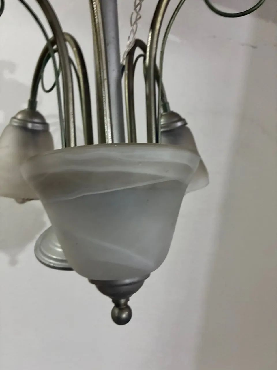 Lustre Antigo com 5 Cúpulas de Vidro - Foto 4