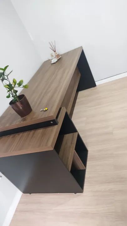 Mesa de escritório excelente estado e muito bonita  - Foto 3