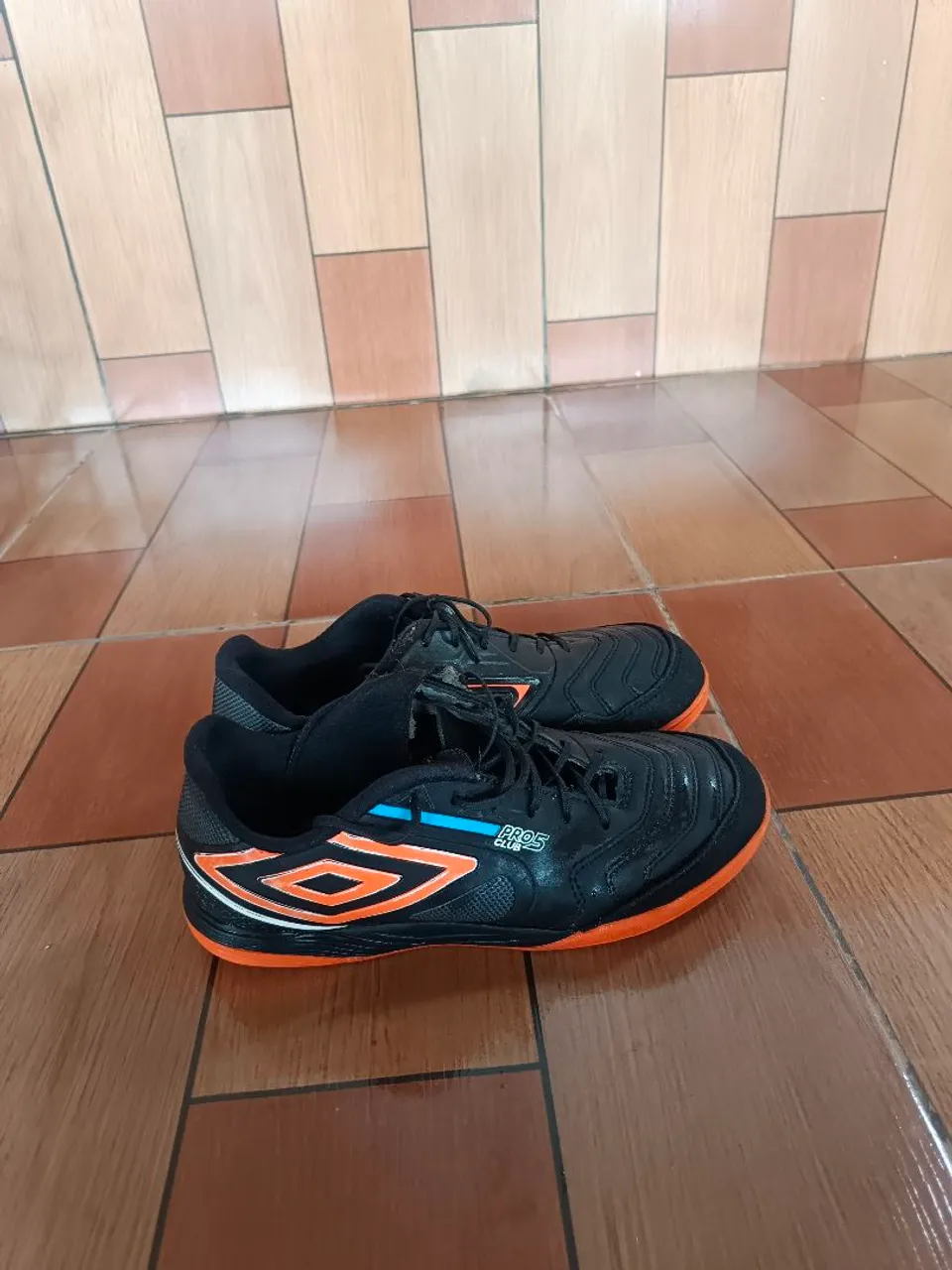Chuteiras de Futsal Umbro Pro 5 - Tamanho 41