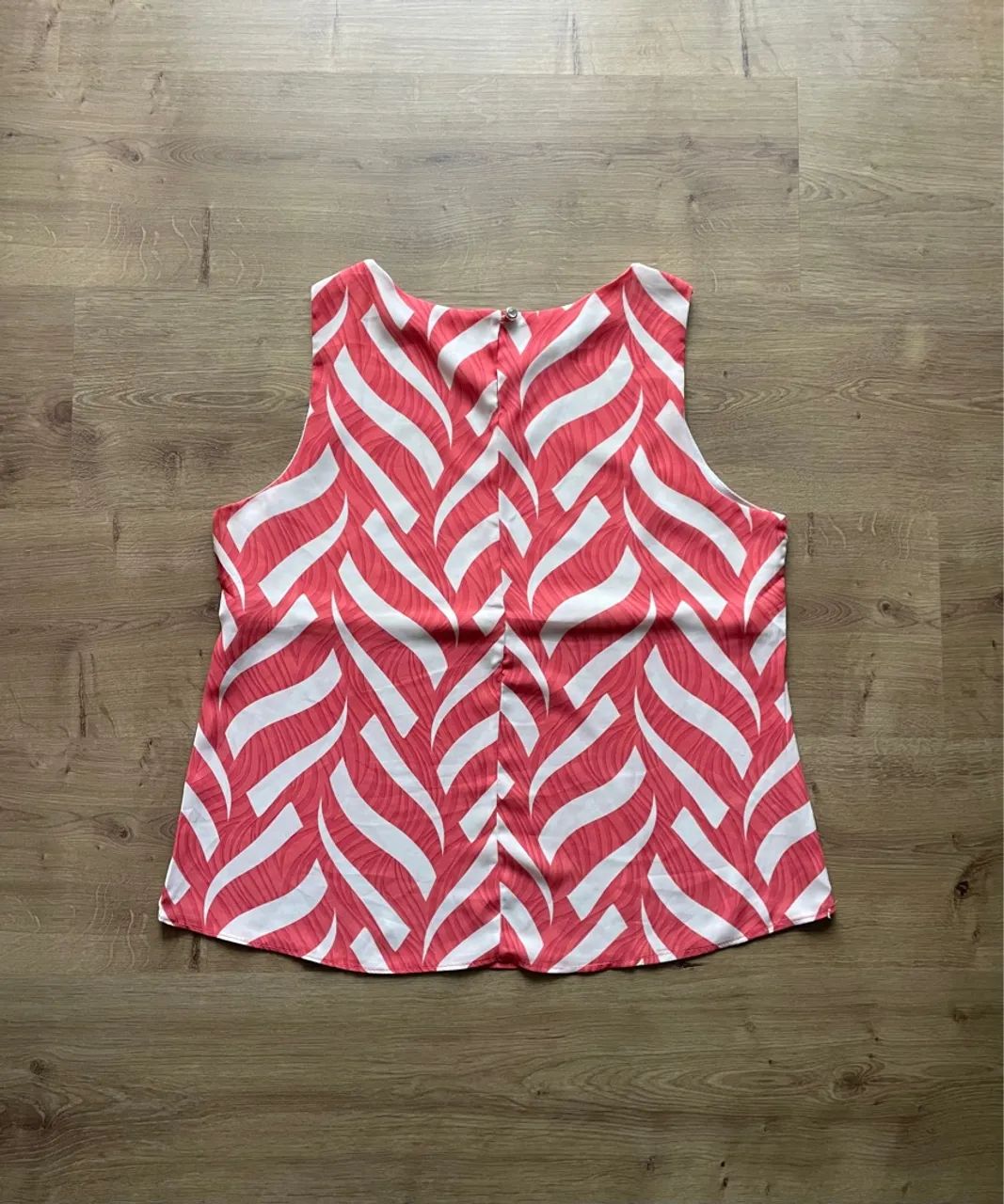Blusa feminina tam P estampa branco e vermelho - Foto 4