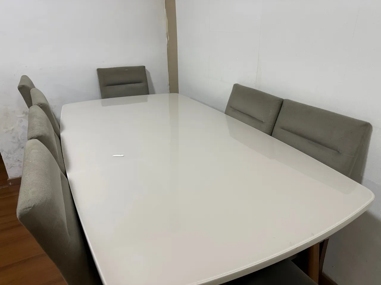 Mesa de Jantar Elegante com 8 Cadeiras