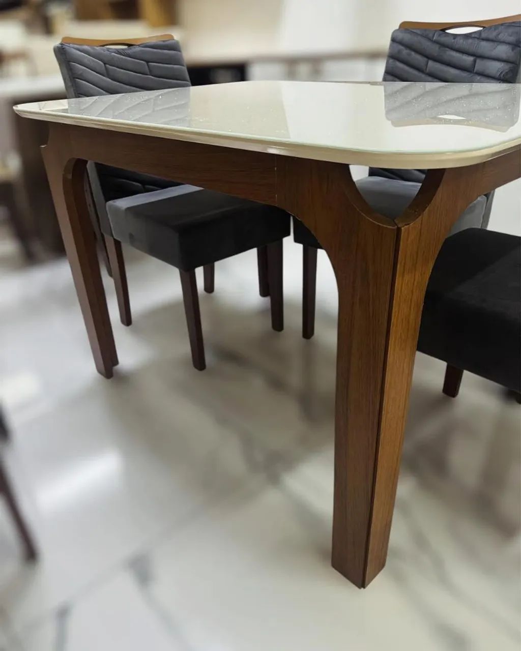 Mesa de Jantar 4 Cadeiras - Tampo de Vidro - Foto 3