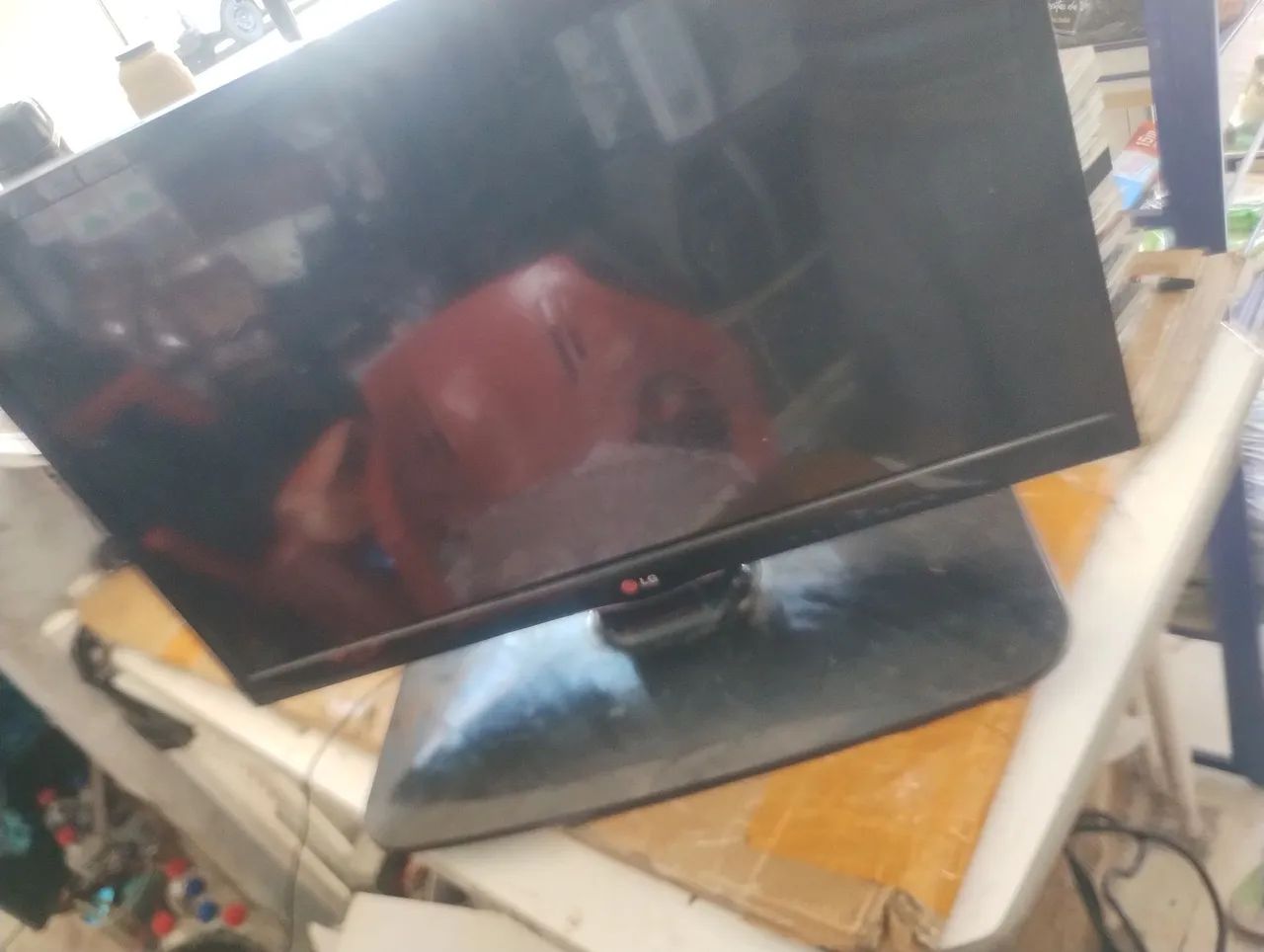 Tv LG 28 polegadas displays quebrado para retira pecas - Foto 4