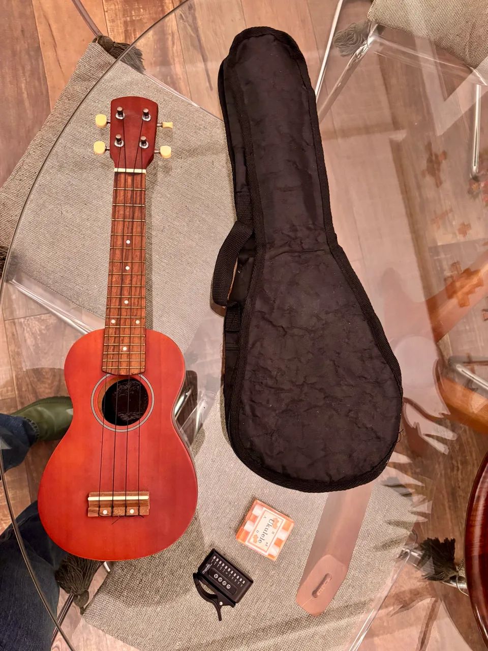 Vendo Ukulele com bolsa e acessórios   - Foto 2