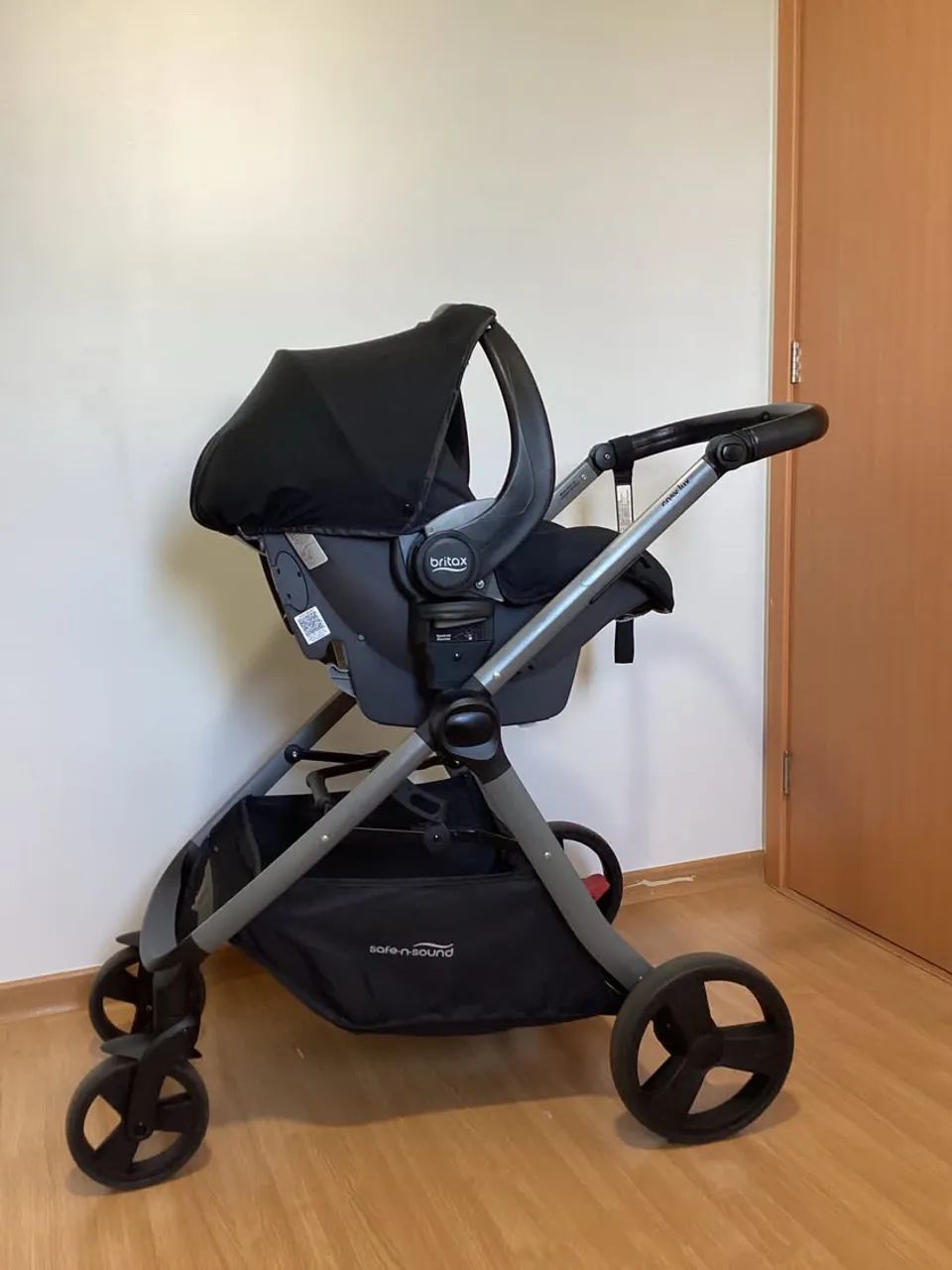 Vende-se carrinho moisés + bebê conforto + base para o carro - Foto 4