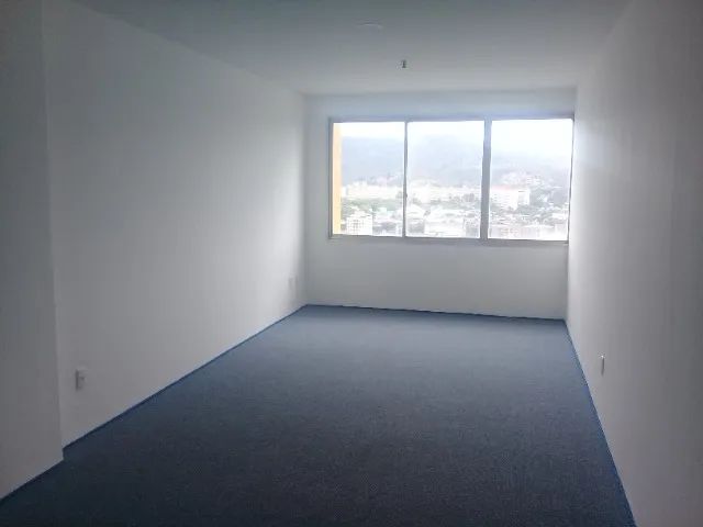 Excelente sala comercial no Centro Comercial Barão da Taquara