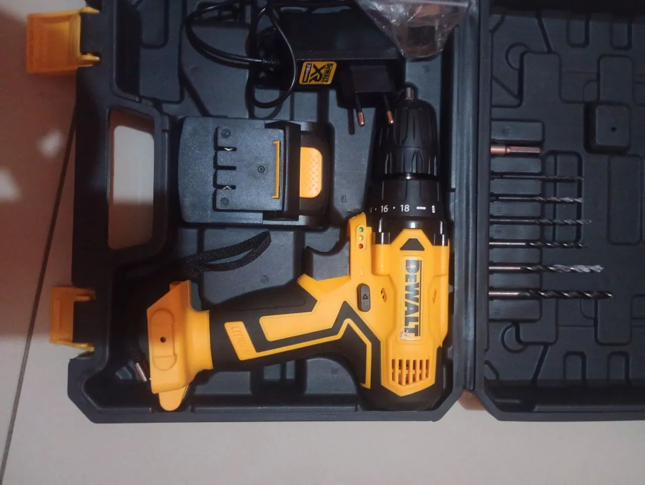 Parafusadeira dewalt 20voltos de impacto