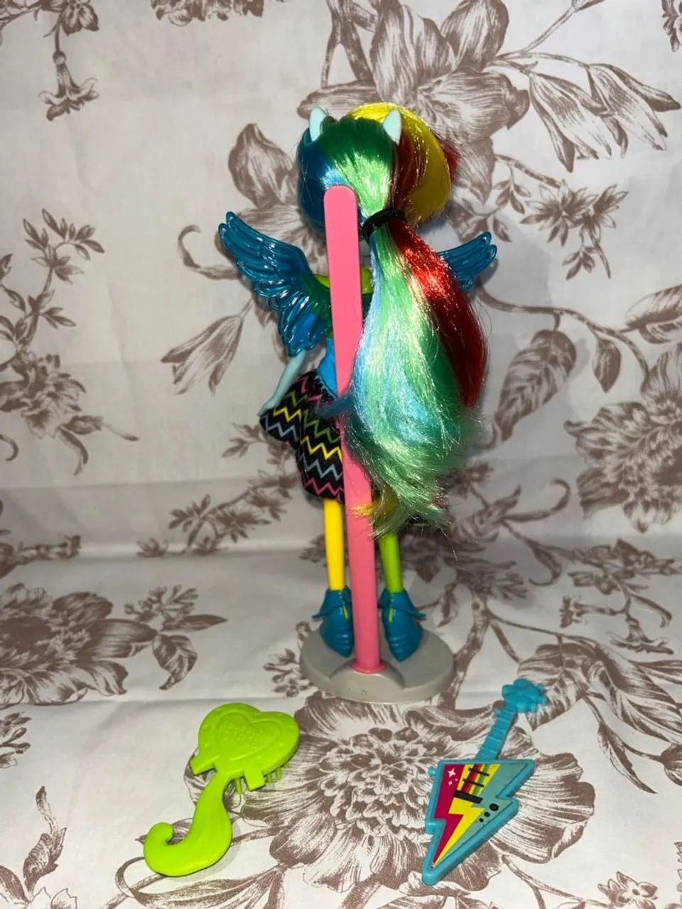 Boneca Rainbow Dash My Little Pony Equestria Girls Rainbow Rocks - Foto 3