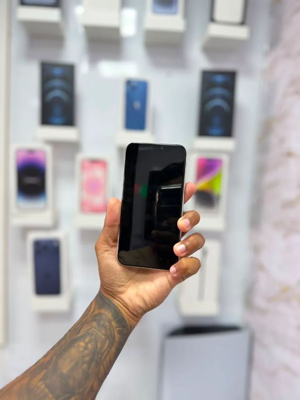 IPHONE 11 128GB<br>R$ 999<br>TELA NOVA - Foto 3