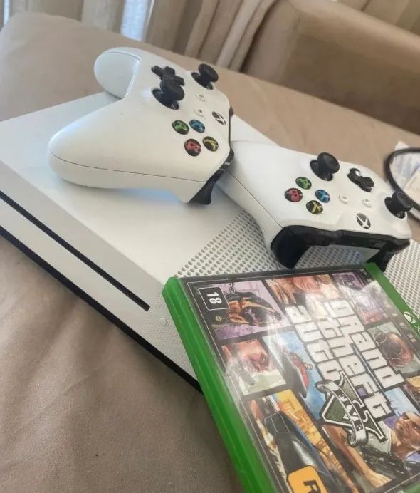 XBOX ONE 1TB - 2 controles , GTA 5 e Jogos na nuvem - Com Defeito - Foto 4