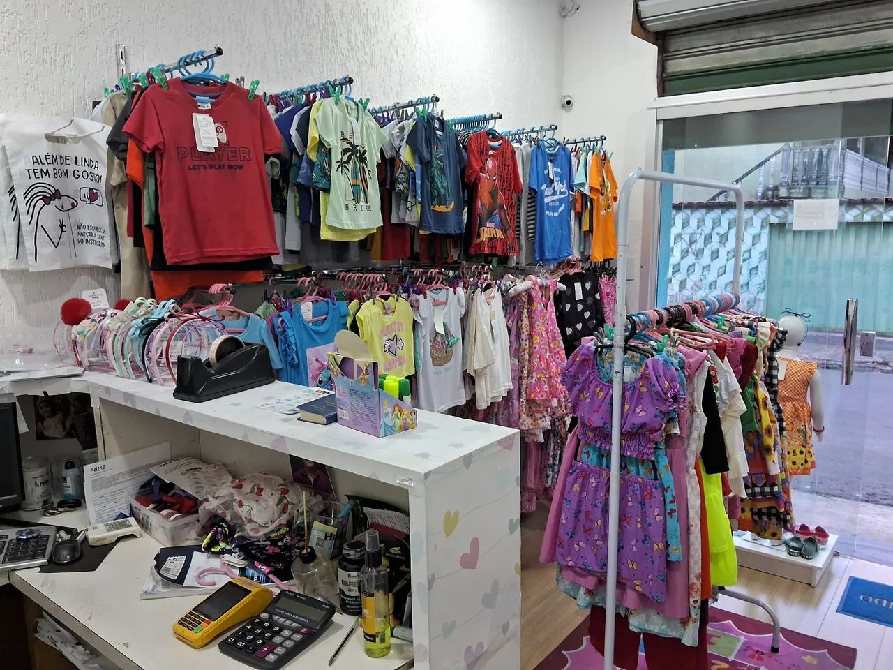 Vendo Mobile e mercadoria de loja infantil completa 2