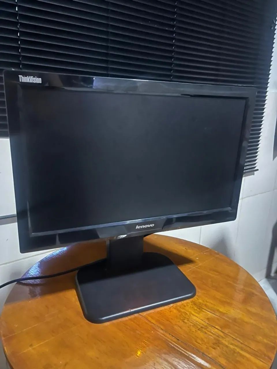 MONITOR LENOVO 19 POLEGADAS VERTICAL  - Foto 3