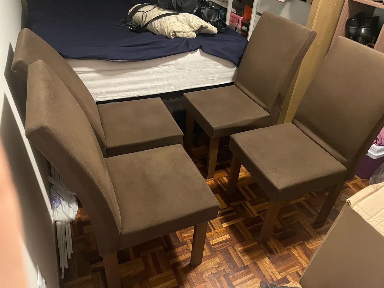 Vende-se quatro cadeiras por 75 reais - Foto 3
