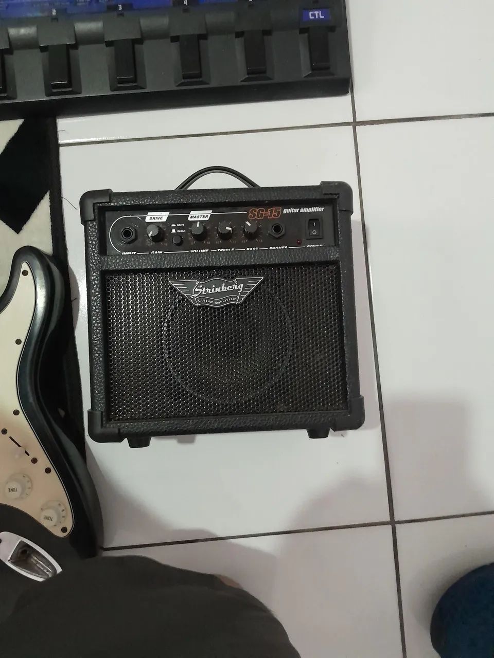 Vendo guitarra com caixa e pedaleira  - Foto 3