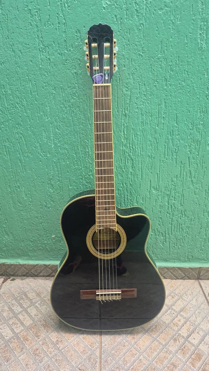 Violão preto