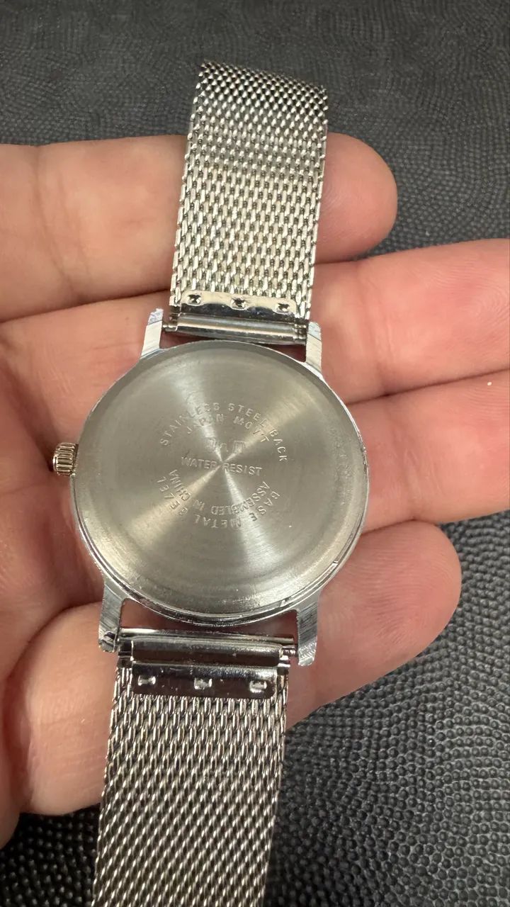 Relógio feminino QQ, marca da Citizen. Em inox.   - Foto 4
