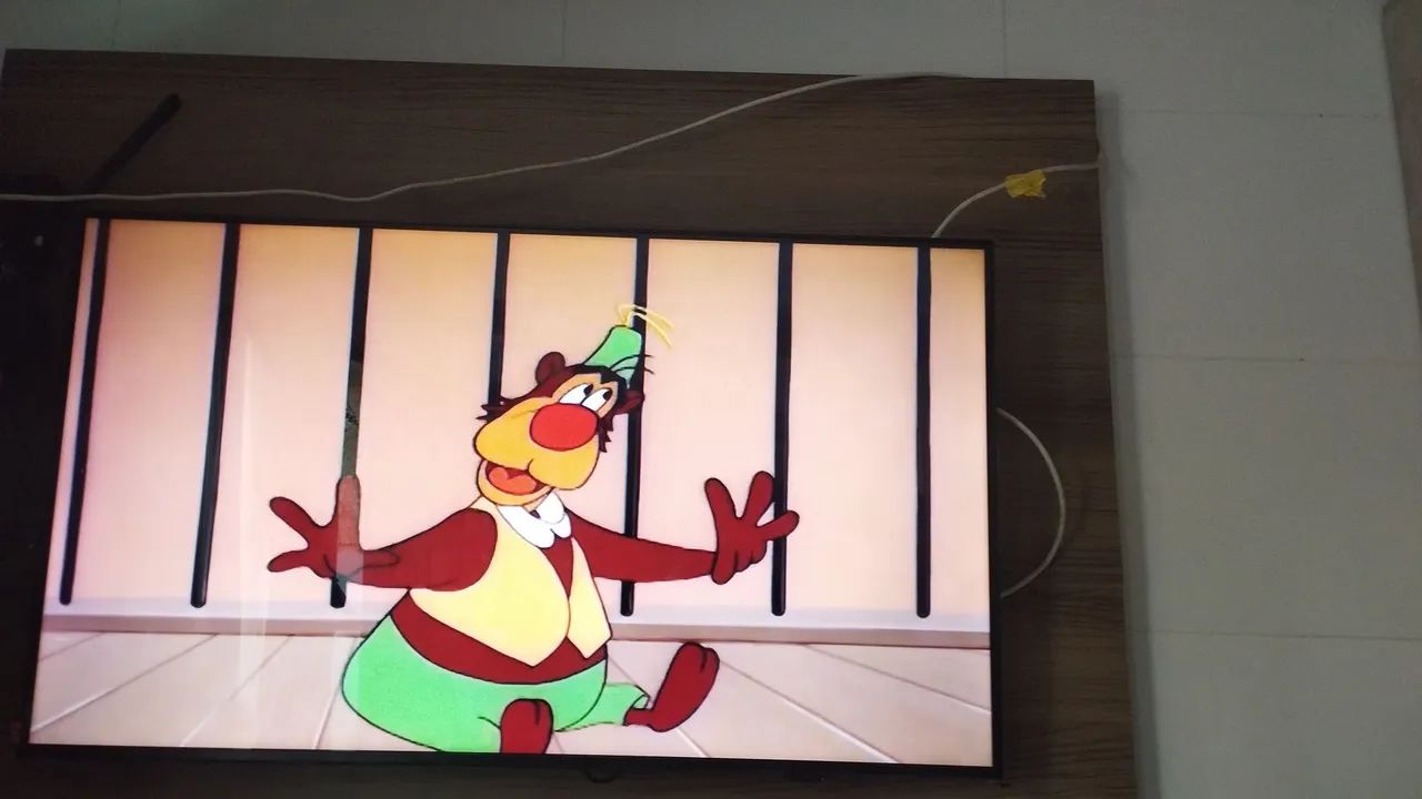 TV Samsung 43 polegadas com 6 meses de uso 