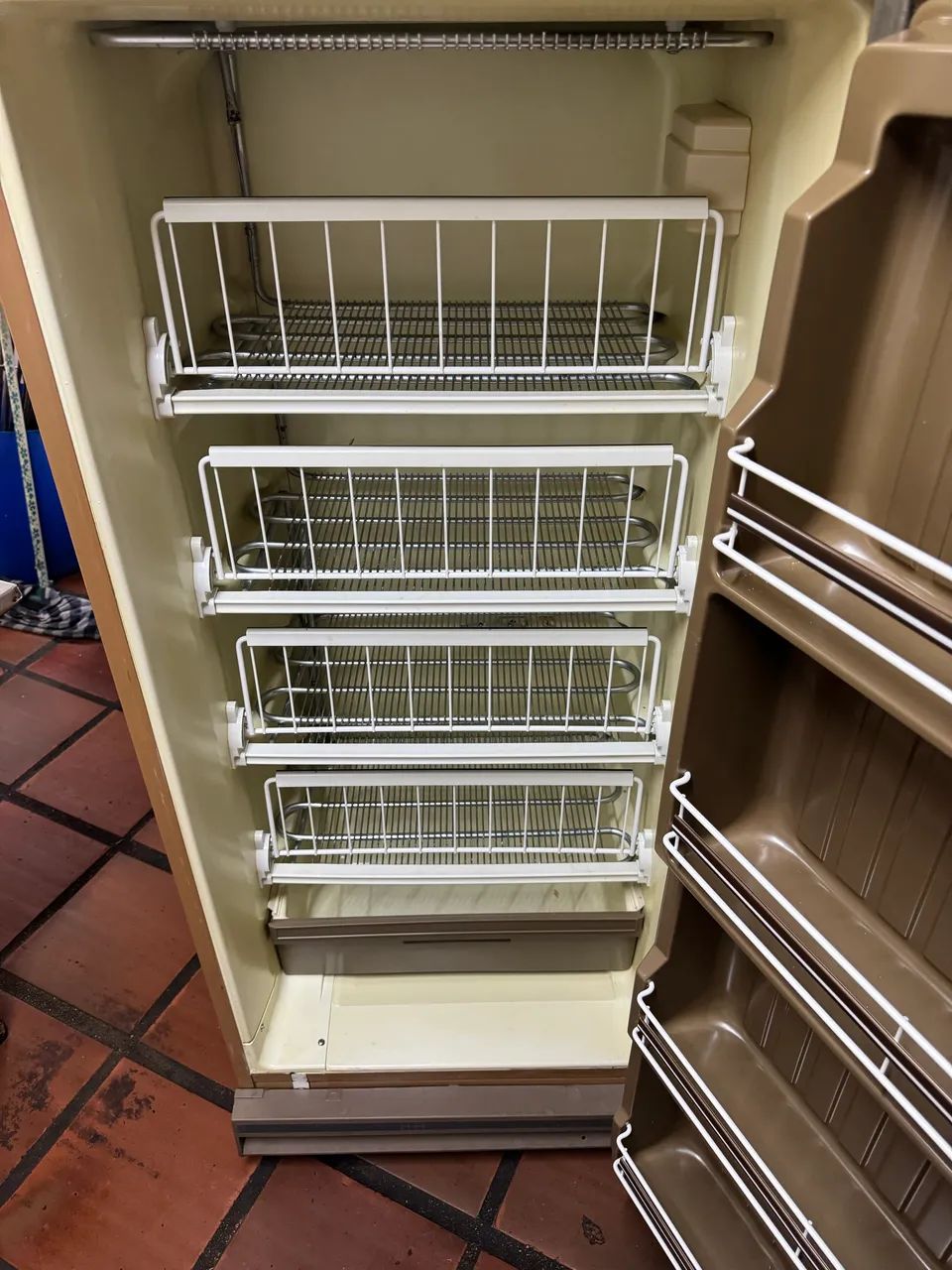 Vendo freezer vertical Brastemp 