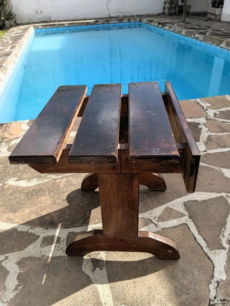 Mesa de madeira com 3 banquetas - Foto 3