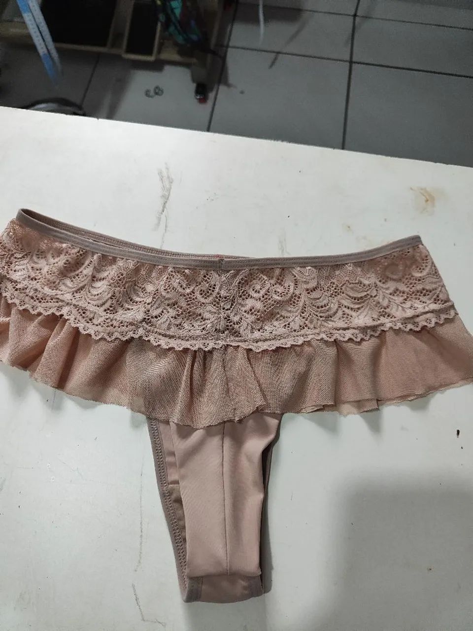 Calcinha fio dental em microfibra e detalhes em renda e tule - Foto 2