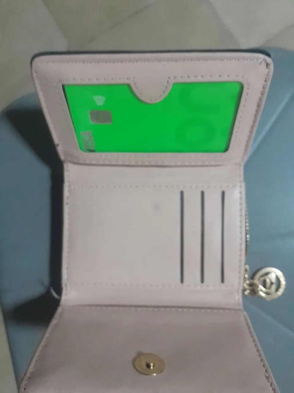 Carteira feminina e bolsa pequena  - Foto 3