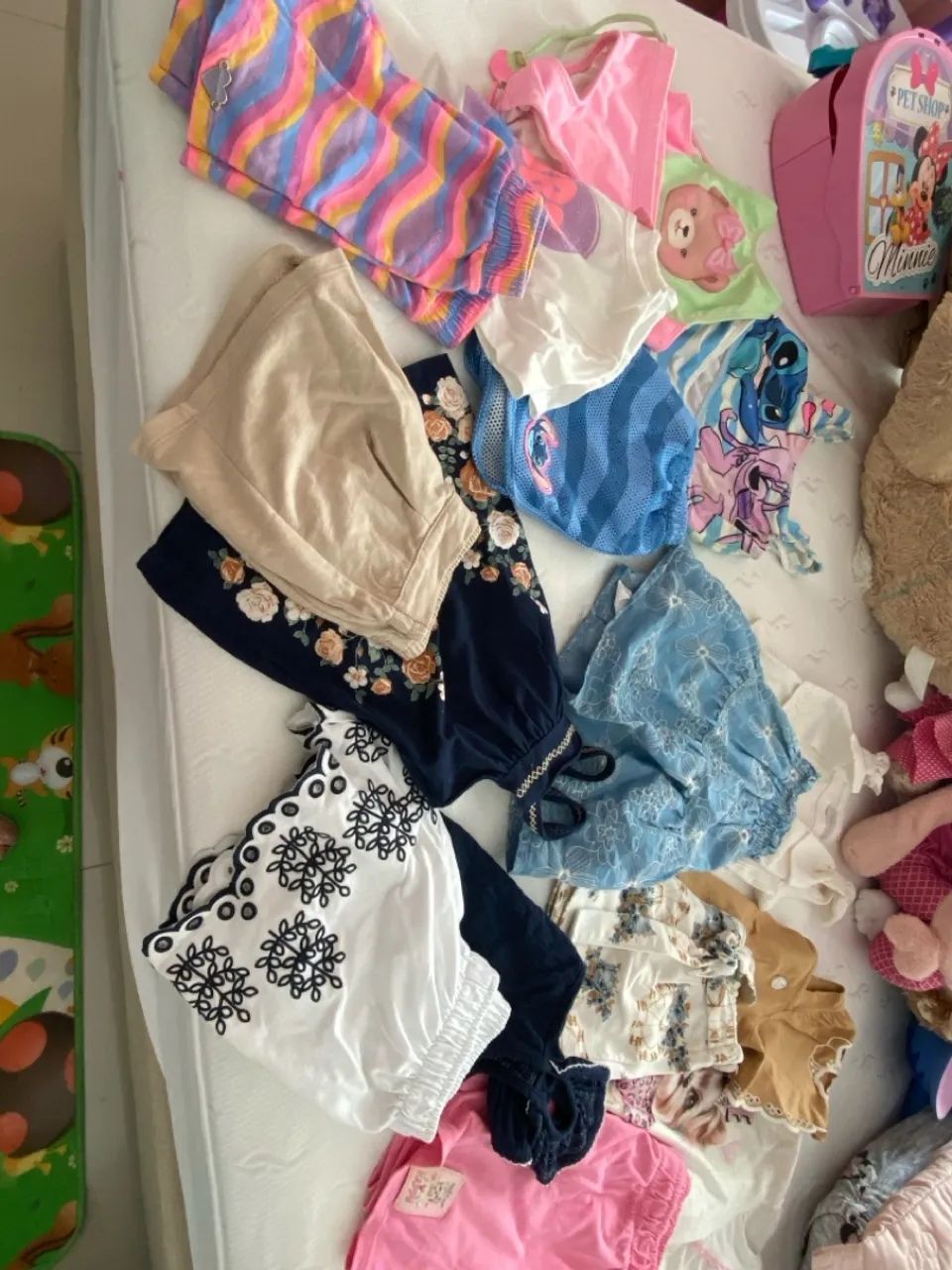 Roupas e sapatos infantil