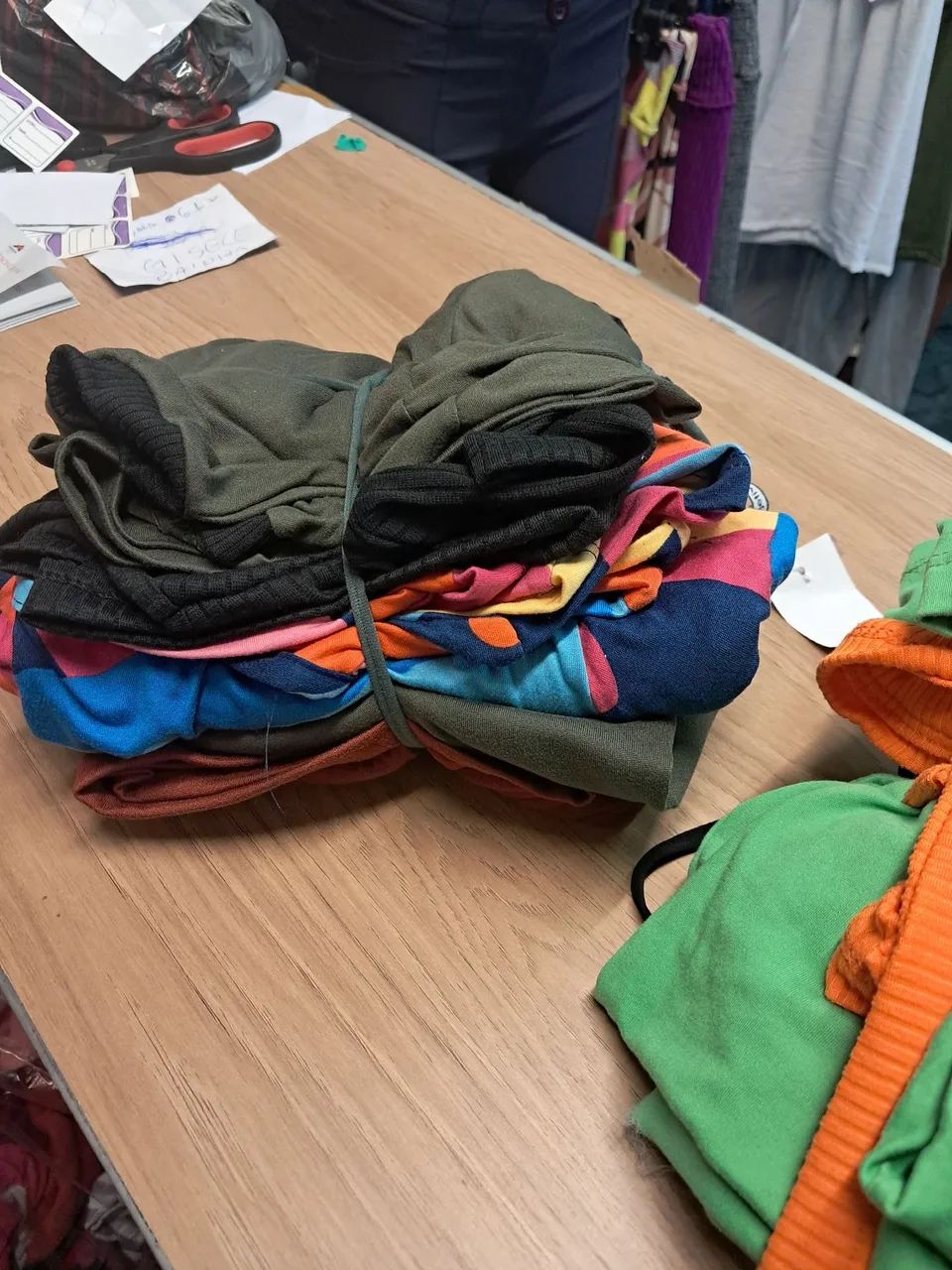 Roupas com defeito de fabreca so 1.00 - Foto 2