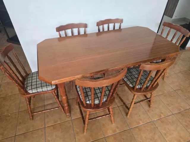 Mesa de jantar em madeira maciça com 6 cadeiras - Foto 3