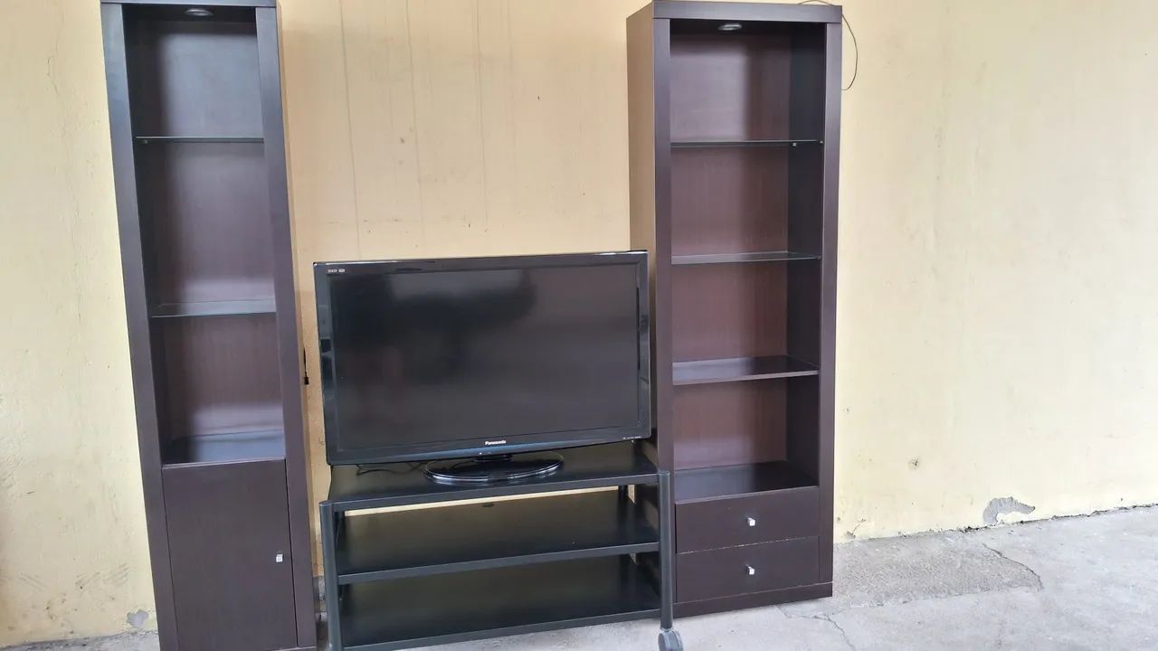 TV Panasonic LCD 42 polegadas + Rack Airon de aço + 2 estantes PARA SAIR HOJE